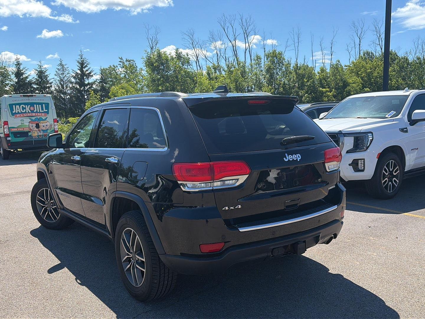 Used 2019 Diamond Black Crystal Pearlcoat Jeep Limited image 3