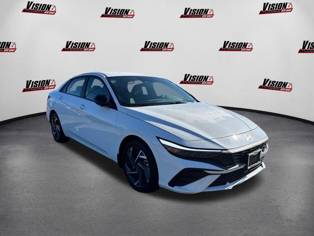 New 2025 White Hyundai SEL Sport image 3