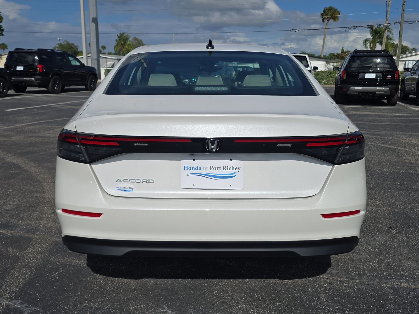 New 2026 Platinum White Pearl Honda SE image 5