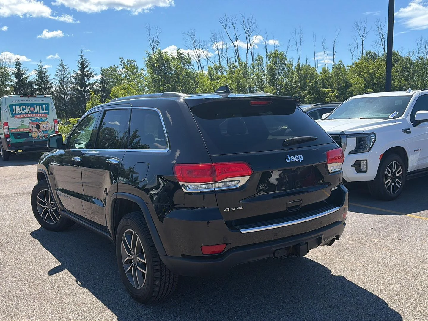 Used 2019 Diamond Black Crystal Pearlcoat Jeep Limited image 3