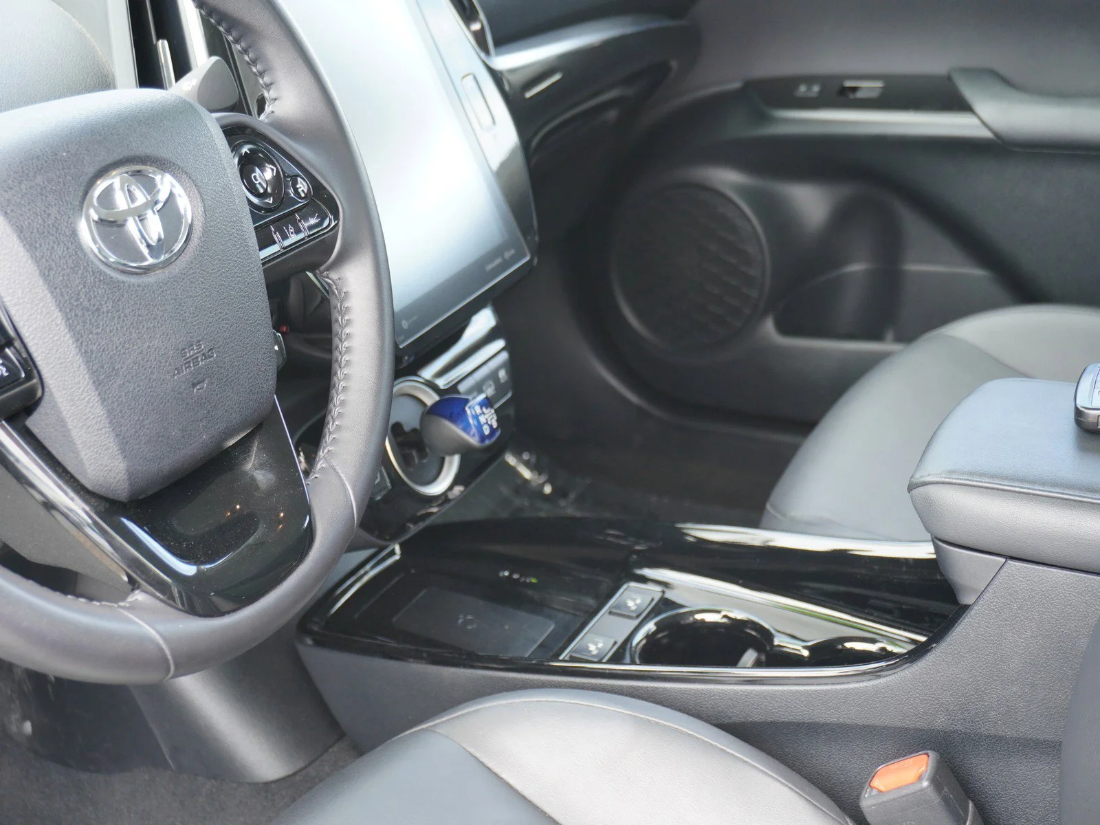 Certified Used 2022 Wind Chill Pearl Toyota XLE image 22