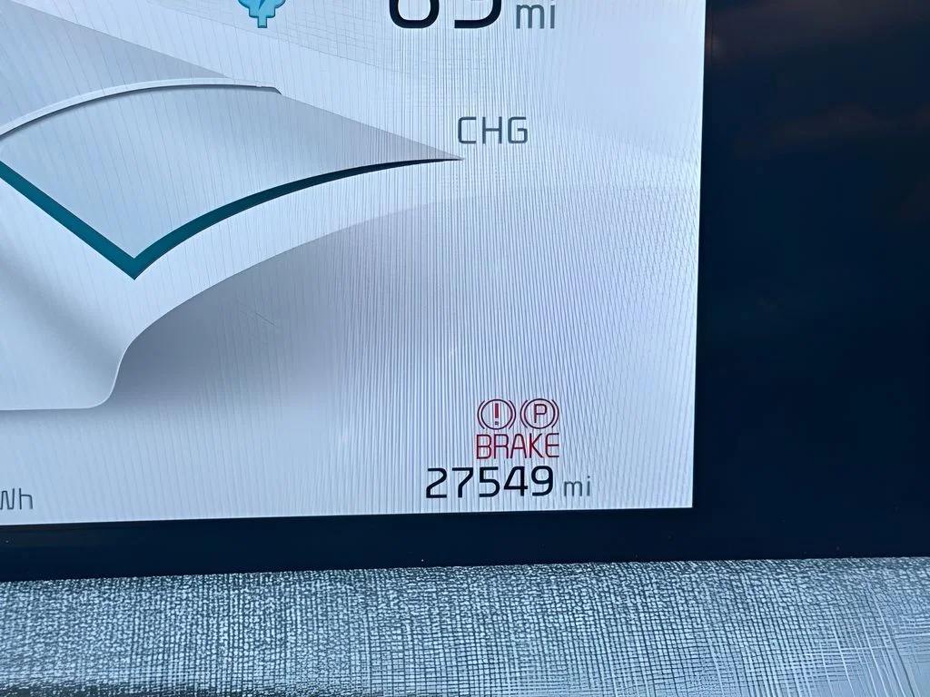 Used 2024 Red Kia Light image 15