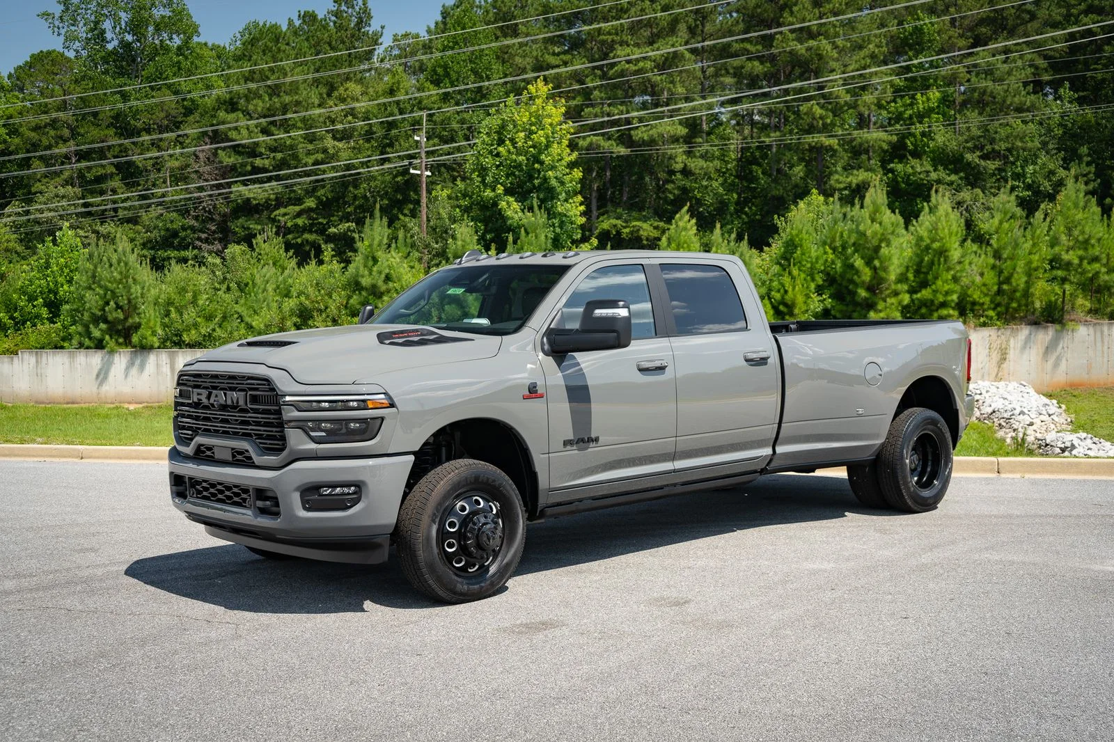 New 2026 Ceramic Gray Clear-Coat Exterior Paint RAM Laramie image 10