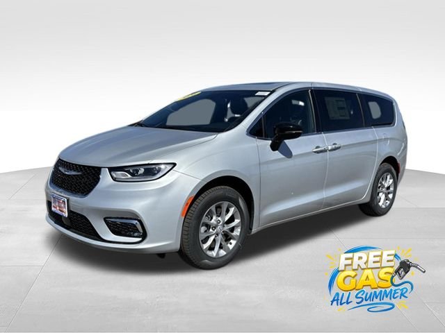 2026 Chrysler Pacifica Limited AWD's photo
