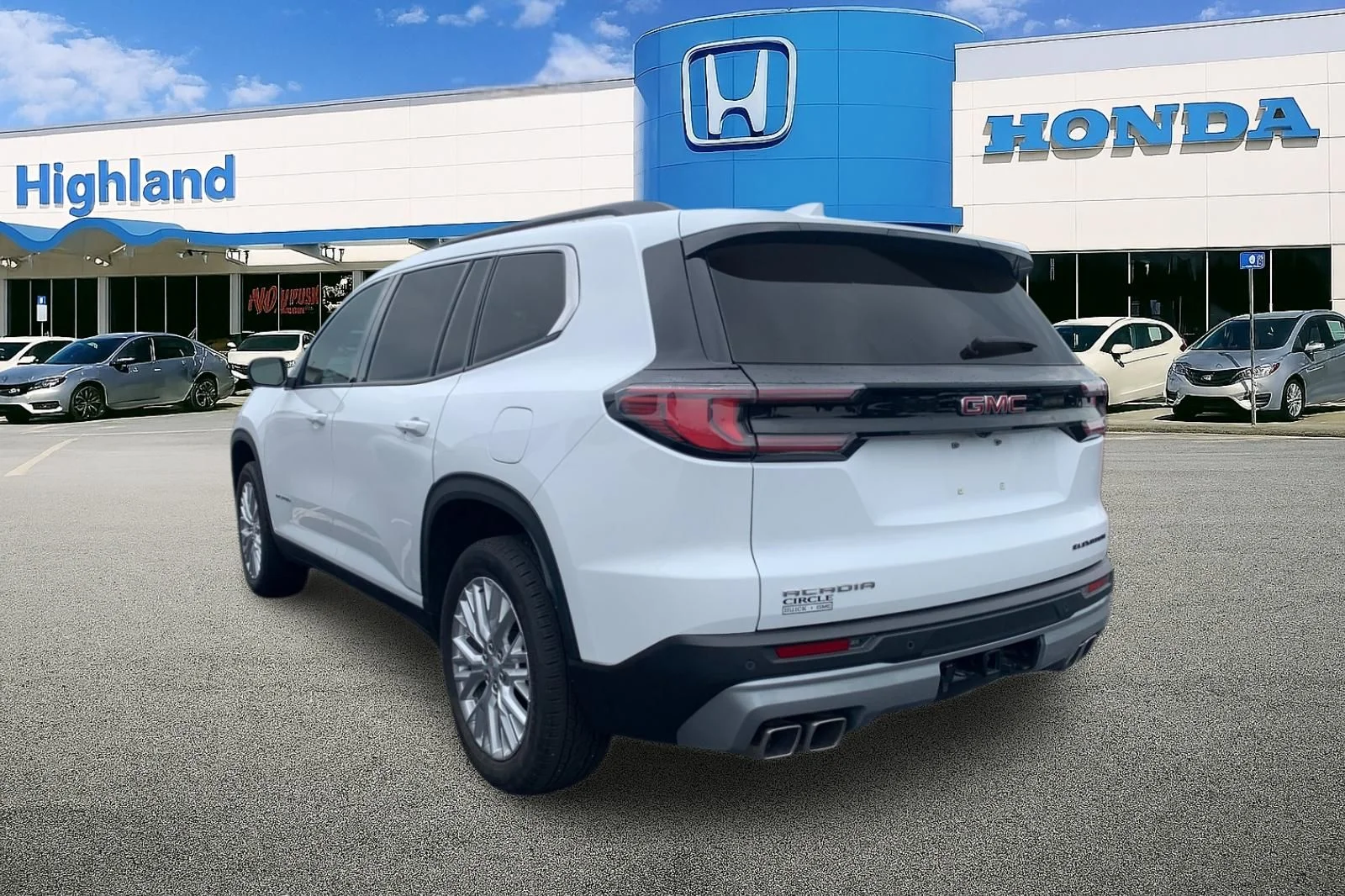 Used 2024 White GMC Elevation image 2