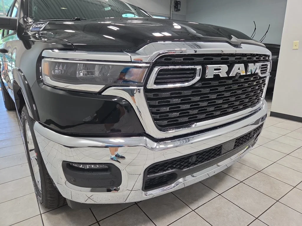 New 2026 Diamond Black Crystal Pearl-Coat Exterior Paint RAM Big Horn/Lone Star image 15