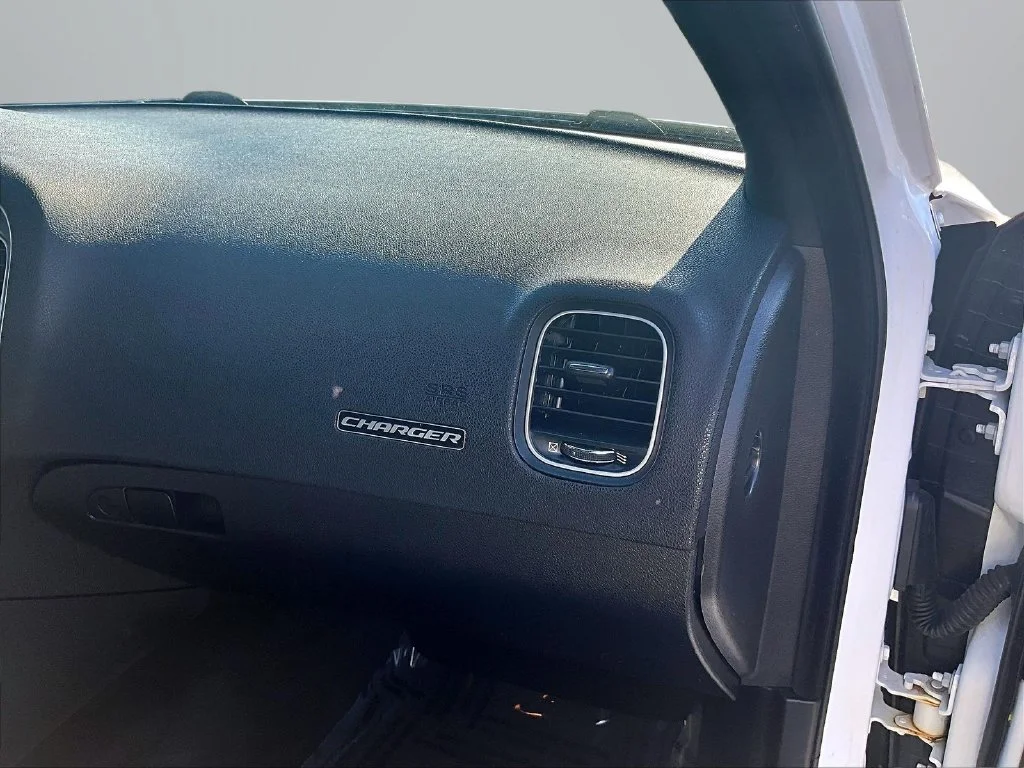 Used 2022 White Dodge SXT image 16
