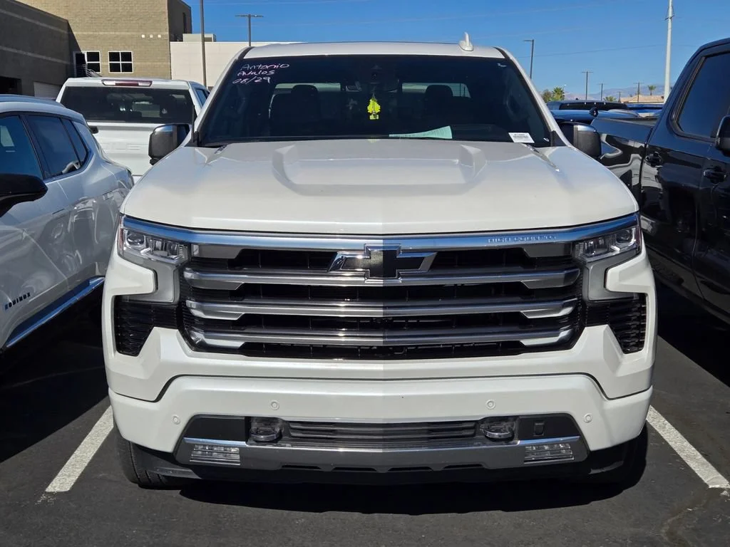 Used 2024 Iridescent Pearl Tricoat Chevrolet High Country image 3