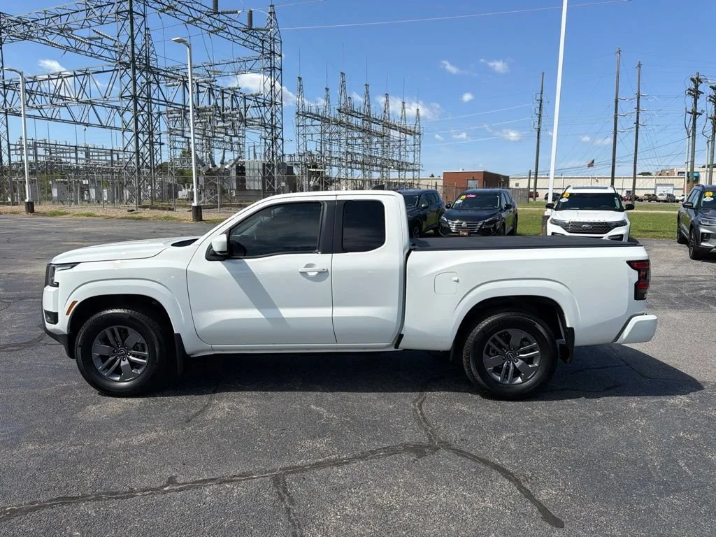 Used 2025 Glacier White Nissan SV image 4