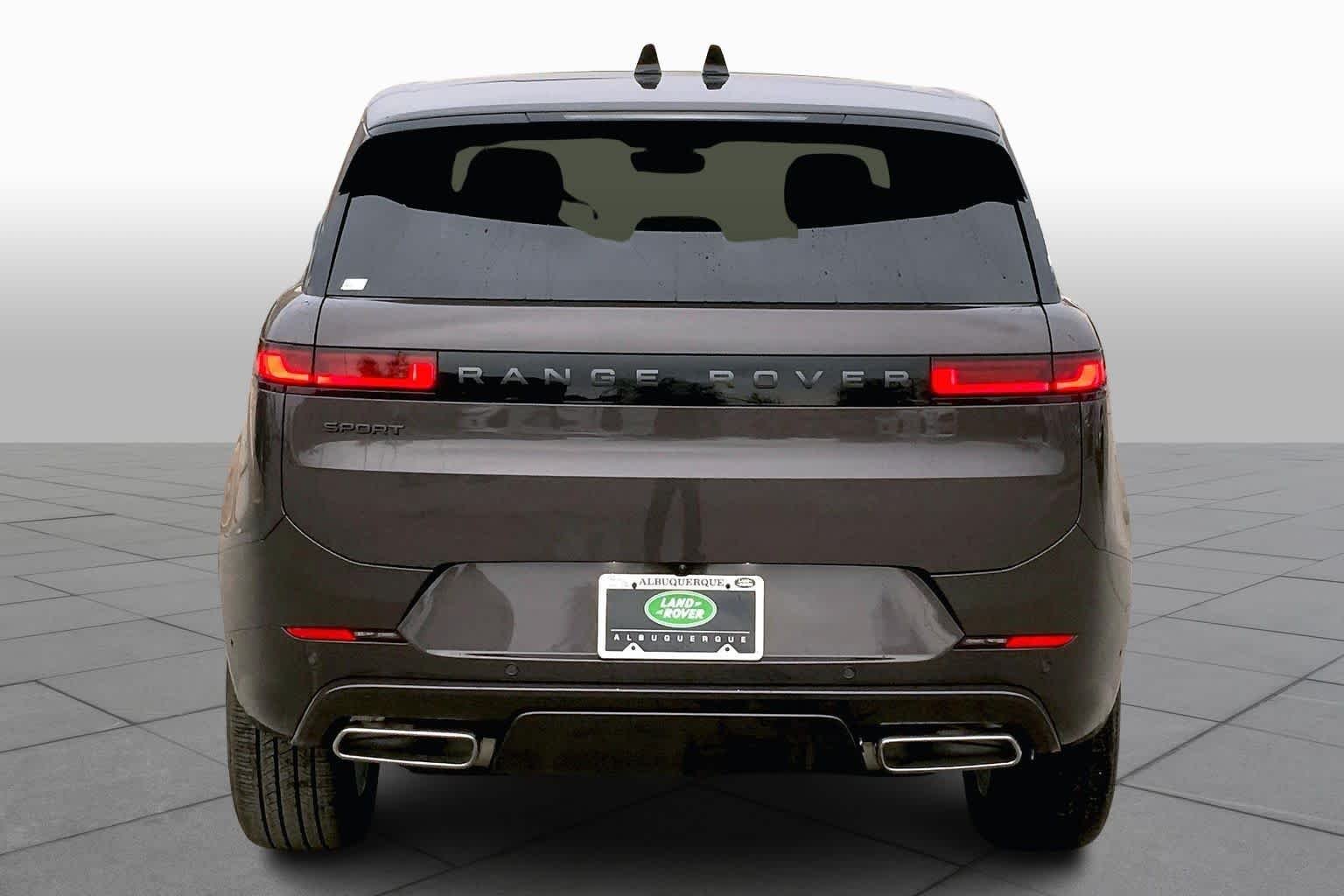New 2026 Charente Grey Land Rover Dynamic SE image 4