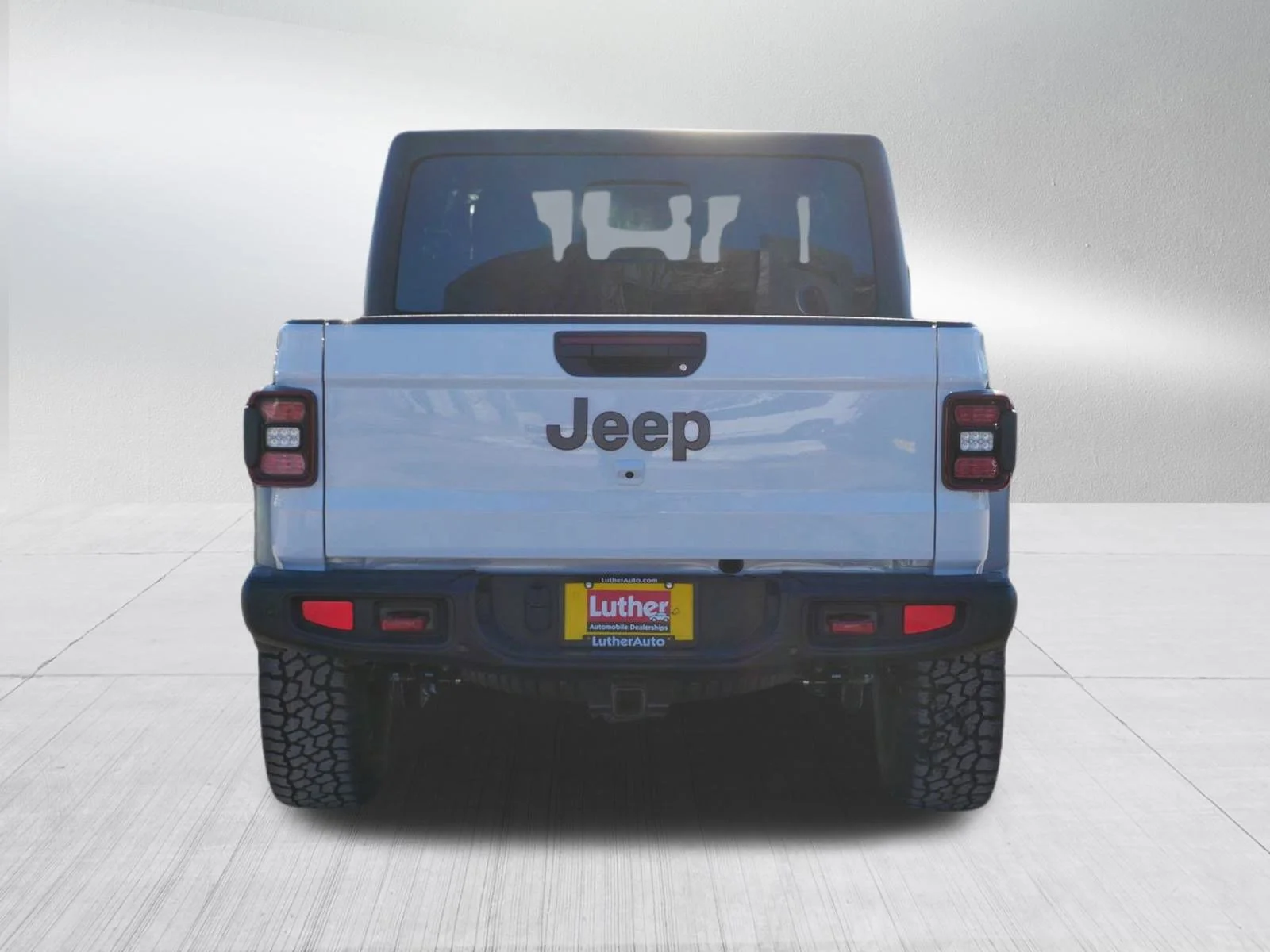 New 2026 Bright White Clear-Coat Exterior Paint Jeep Rubicon image 6