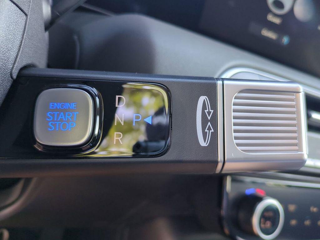 New 2026 Silver Hyundai SEL 8P image 23
