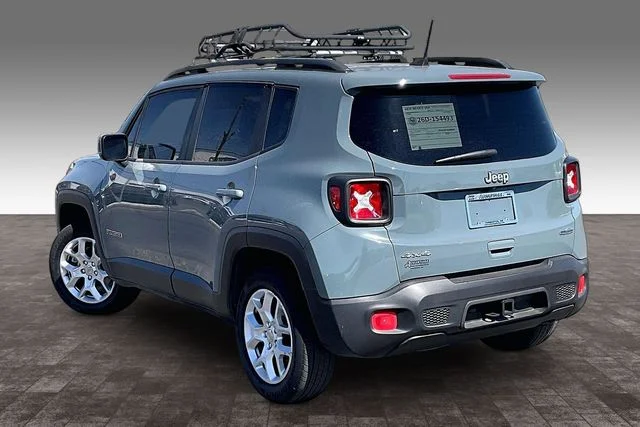 Used 2018 Gray Jeep Latitude image 12