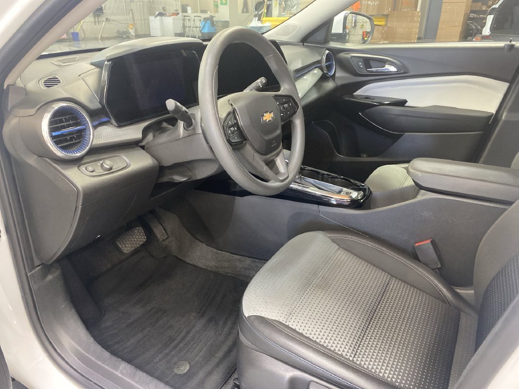 2025 Chevrolet Trax LT - Photo 13