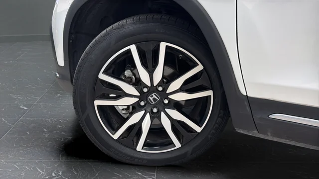 Used 2020 Platinum White Pearl Honda Touring image 39