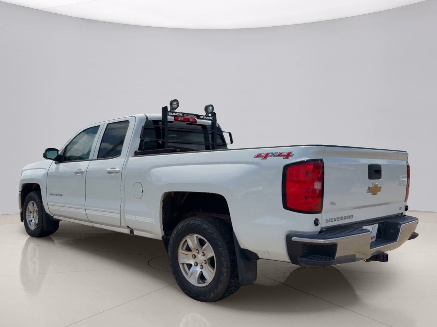 Used 2017 White Chevrolet 1500 LT image 3