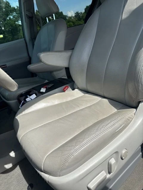 Used 2013 Silver Toyota XLE image 12