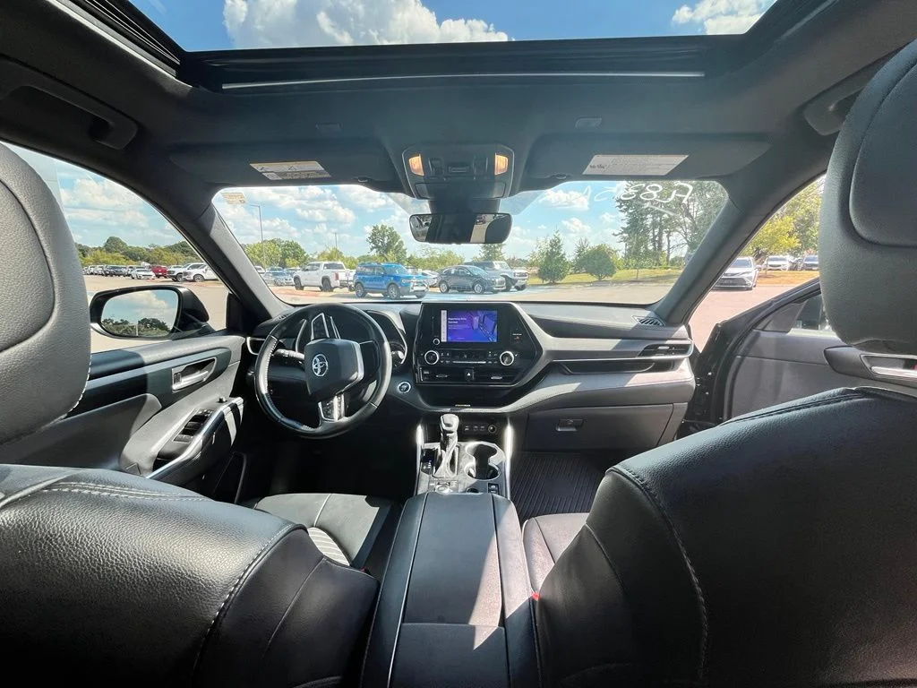 Used 2023 Black Toyota L image 13