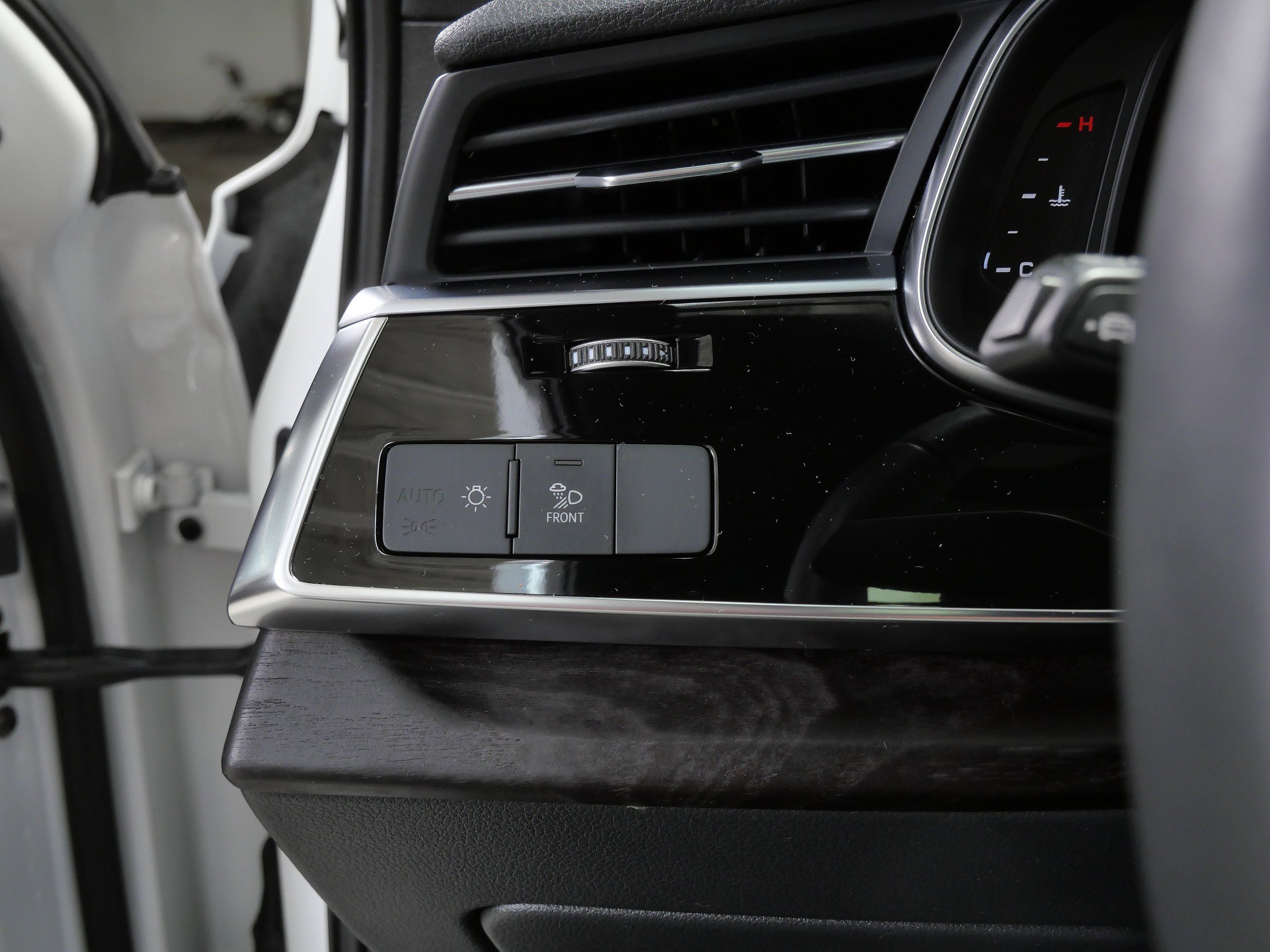 Used 2023 CARRARA WHITE Audi Premium Plus image 23