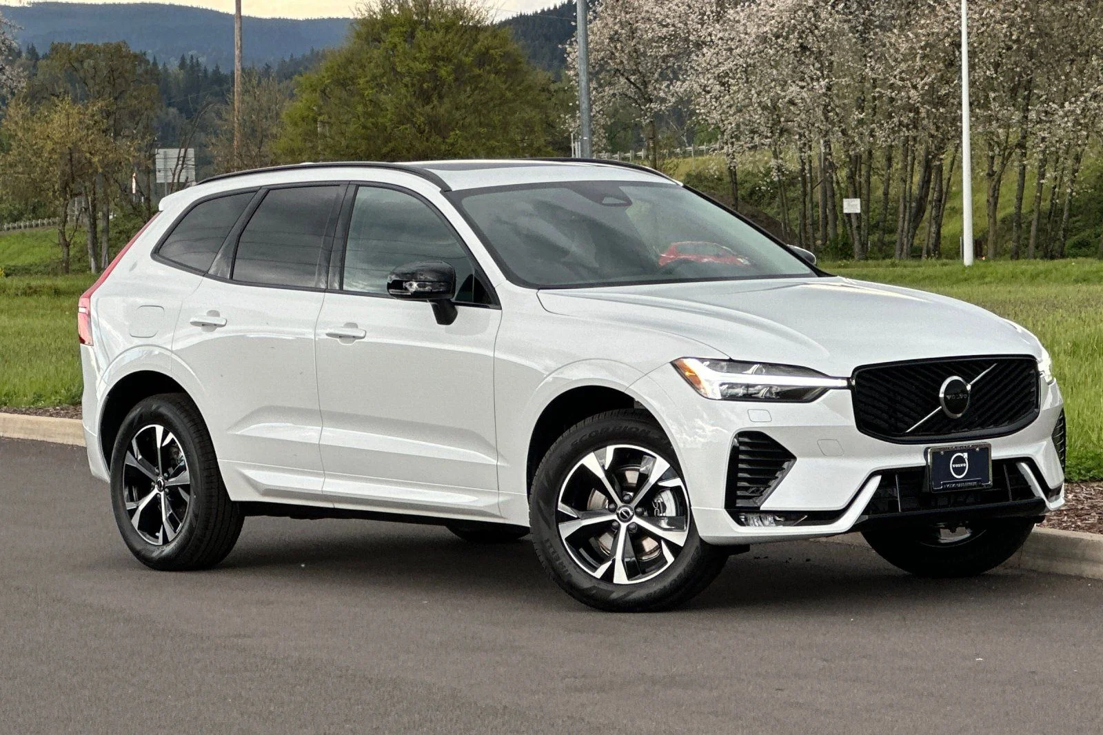 2026 Volvo XC60 B5 Core Dark AWD's photo