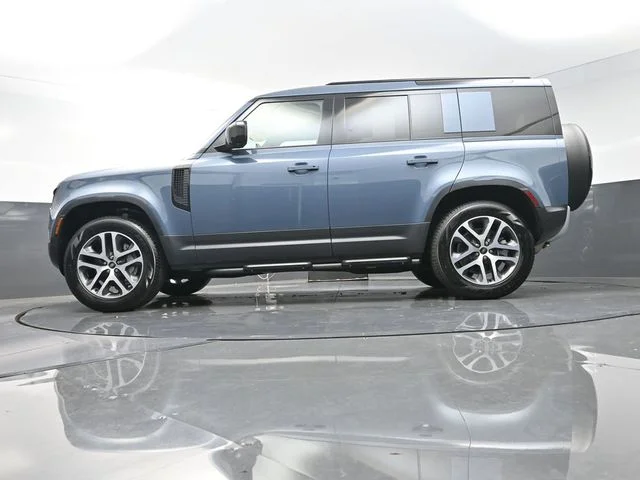 Used 2025 Blue Land Rover S image 33