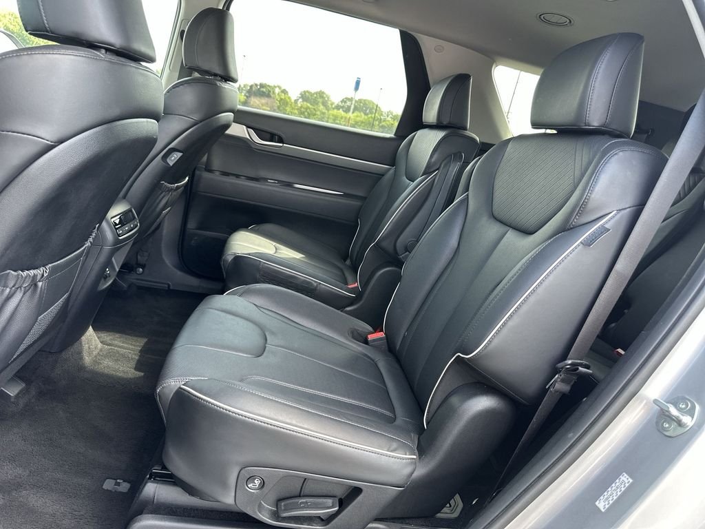 Used 2025 Silver Hyundai SEL image 28