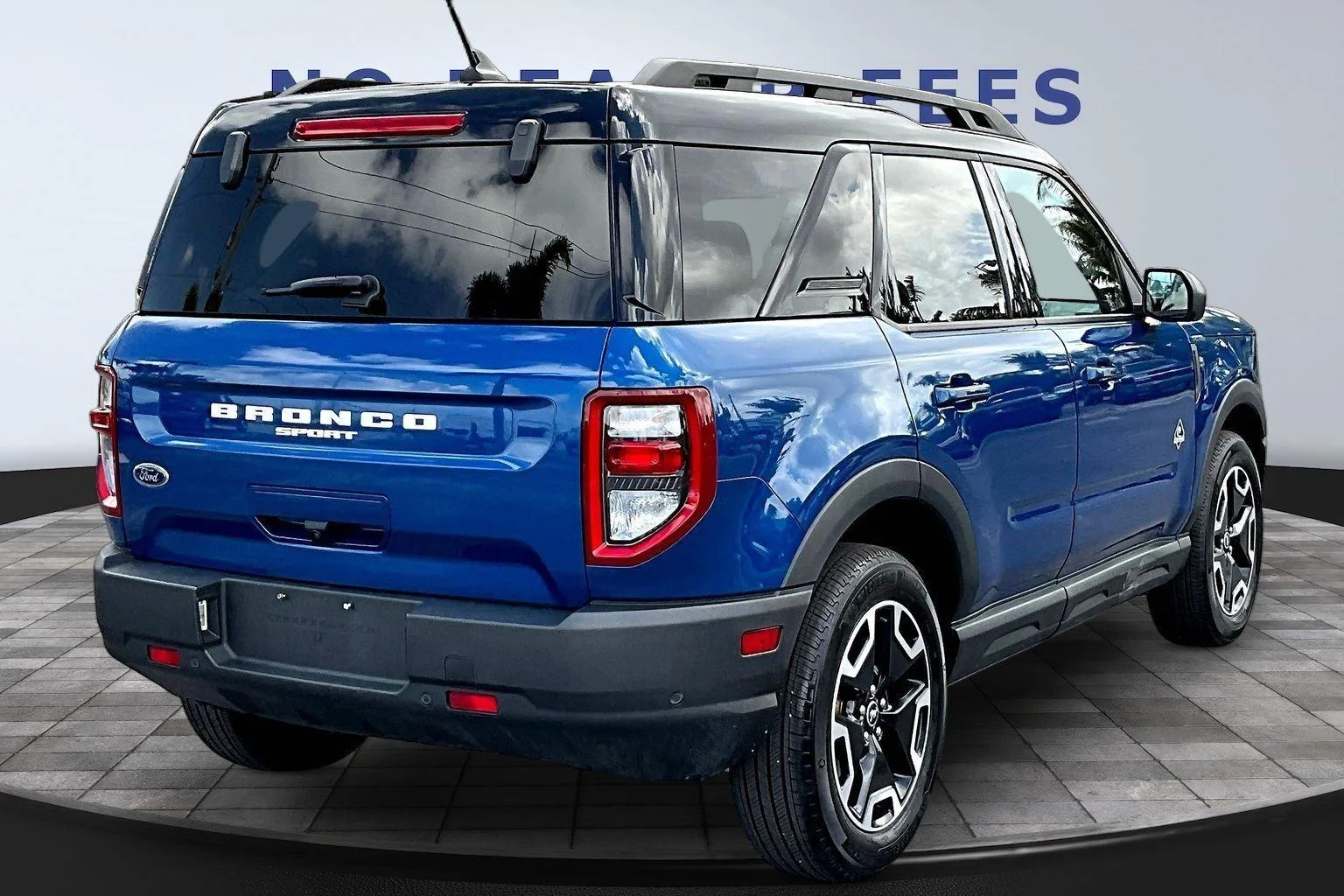 Used 2024 Atlas Blue Metallic Ford Outer Banks image 6