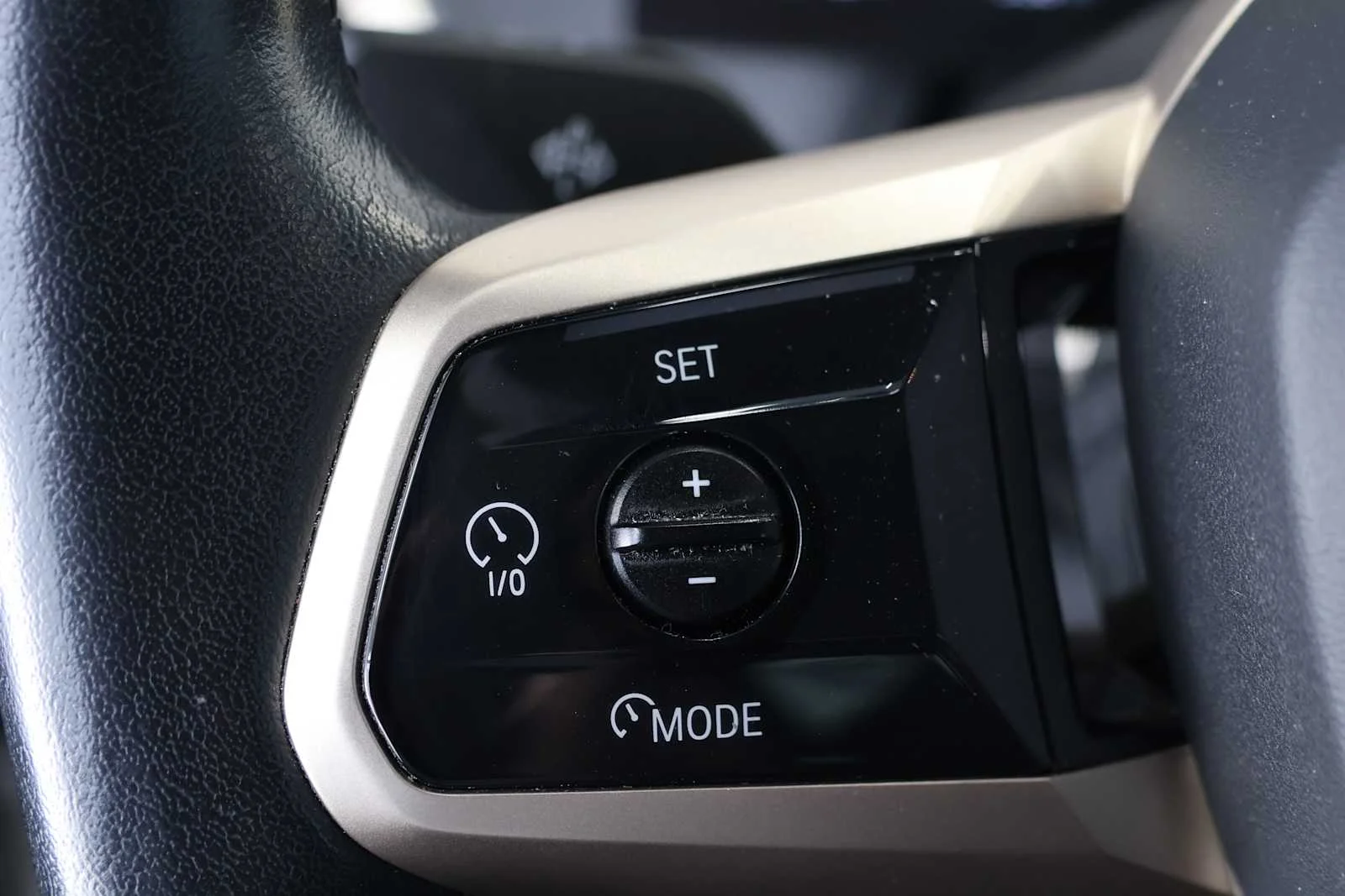Certified Used 2024 Oxide Grey Metallic BMW xDrive50 image 18