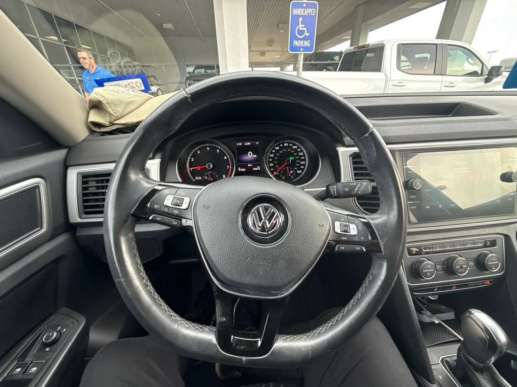 Used 2019 Blue Volkswagen 2.0T SE image 10