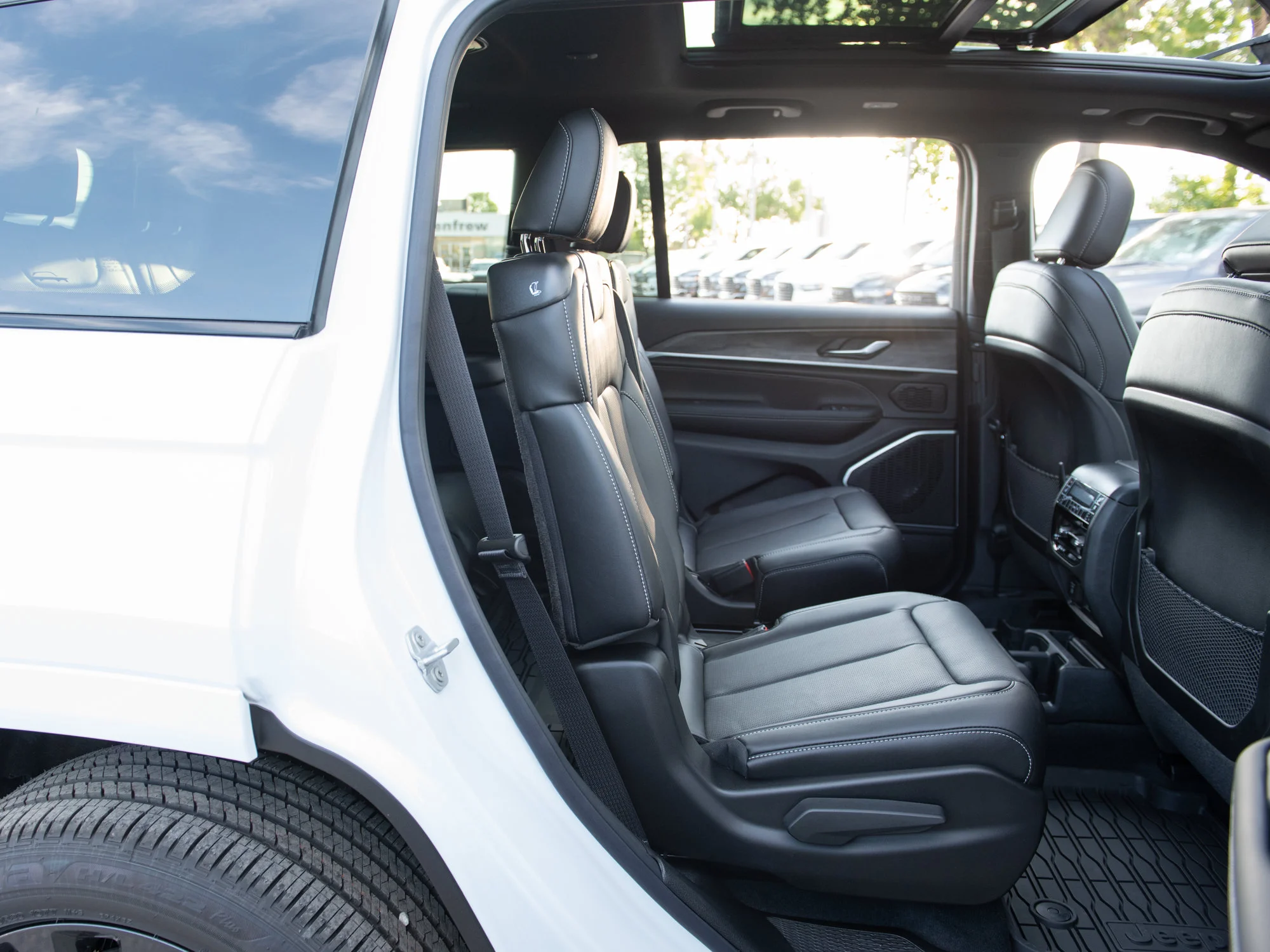 New 2026 White Jeep Limited Reserve* image 28