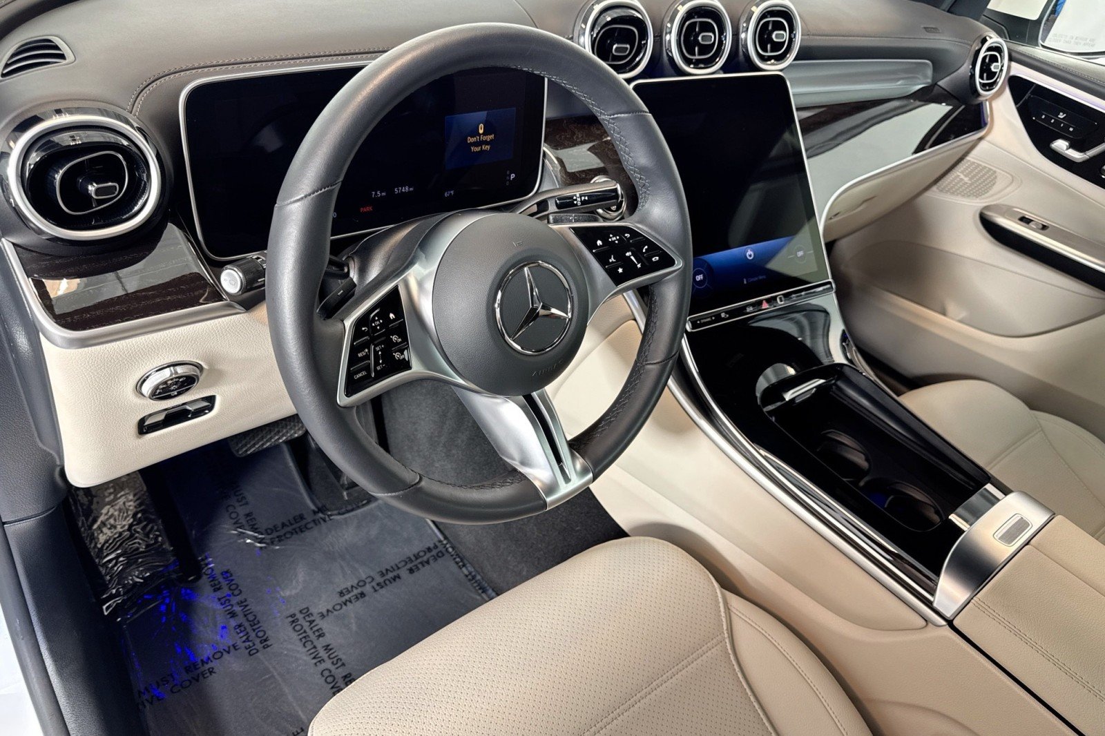 Used 2025 Polar White Mercedes-Benz GLC 300 SUV image 9
