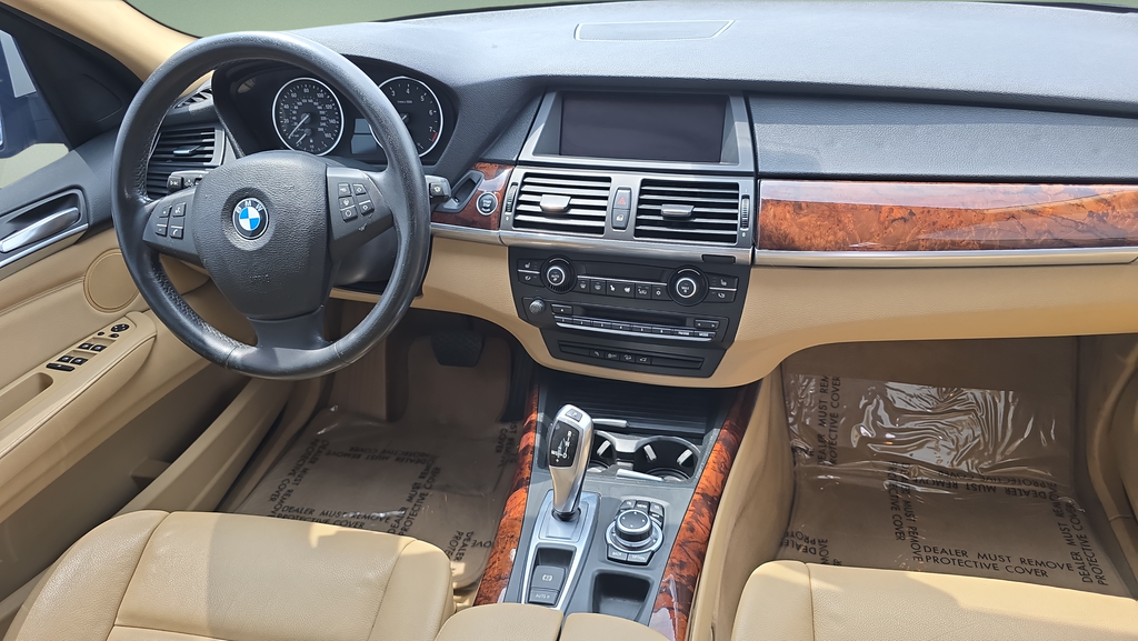 Used 2011 White BMW xDrive35i image 4