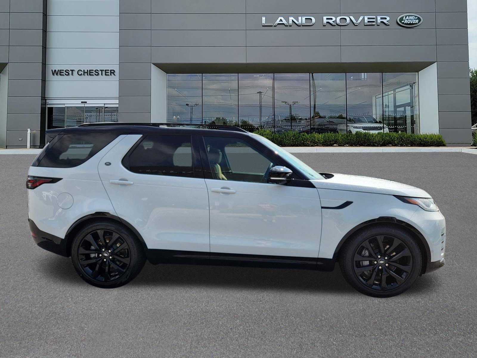 New 2026 Fuji White LAND ROVER Dynamic SE image 6