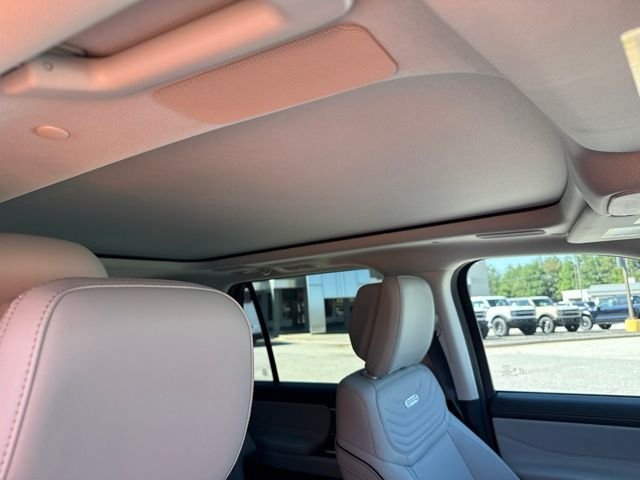 New 2027 Glacier Gray Metallic Tri-Coat Ford Platinum image 16