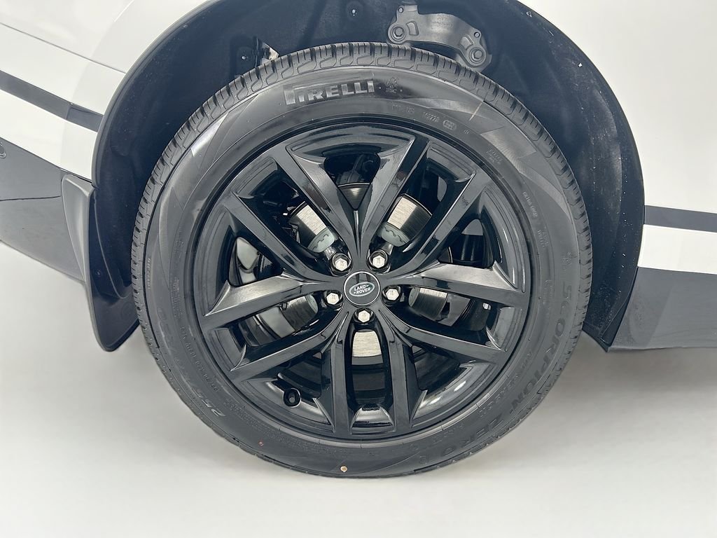 New 2026 Fuji White LAND ROVER Dynamic SE image 32