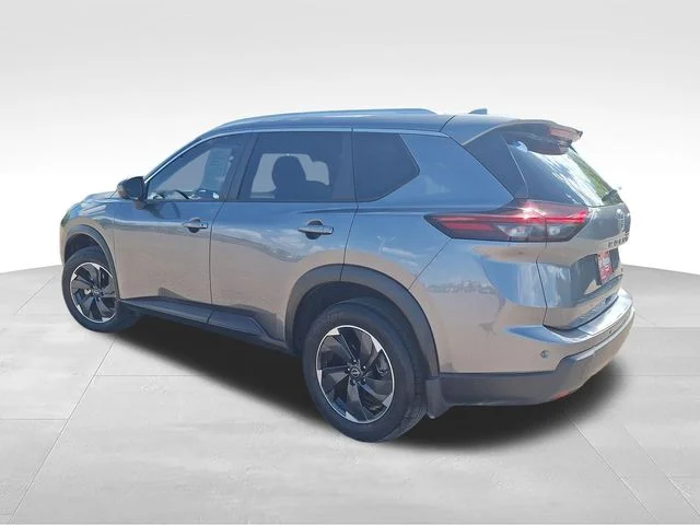 Used 2024 Gray Nissan SV image 6