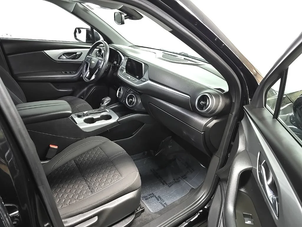 Used 2020 BLACK Chevrolet LT image 15
