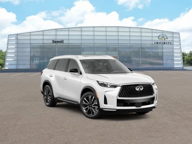 New 2027 RADIANT WHITE INFINITI Luxe FWD image 4