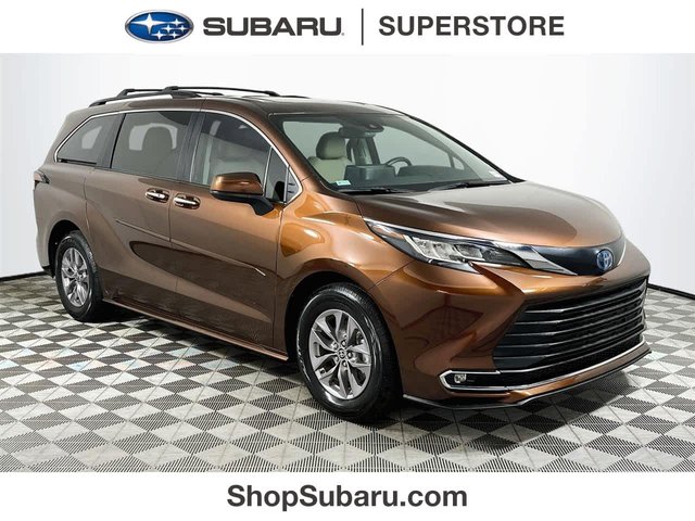 2023 Toyota Sienna XLE