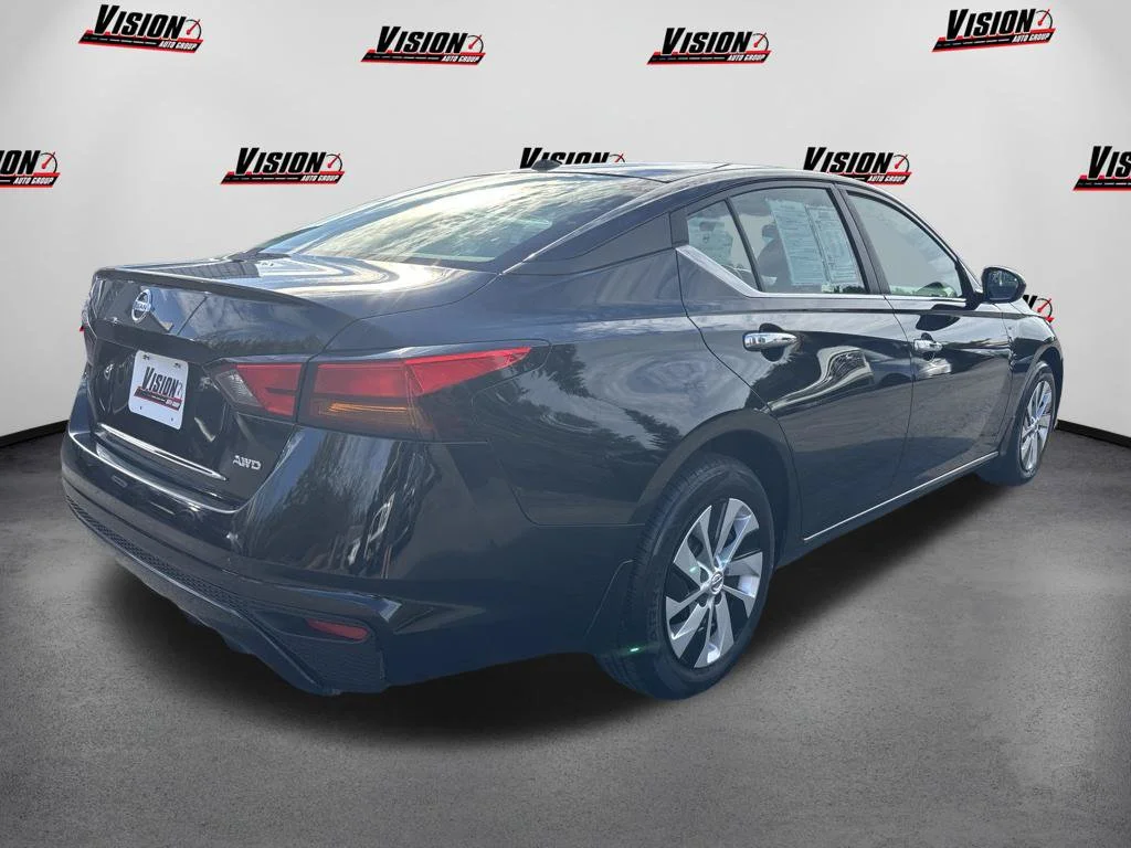 Used 2019 Black Nissan 2.5 S image 5
