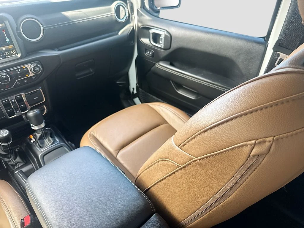 Used 2023 White Jeep Sahara image 26