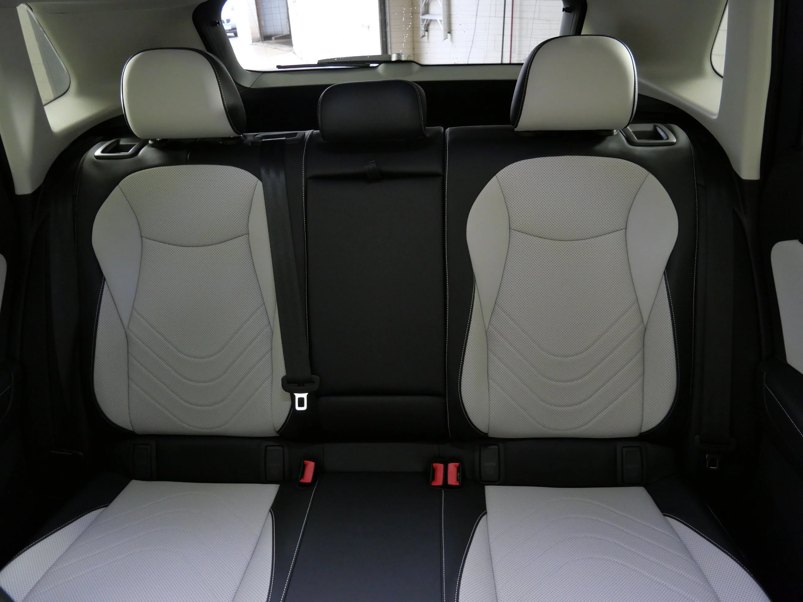 New 2026 Deep Black Pearl Volkswagen SE image 13