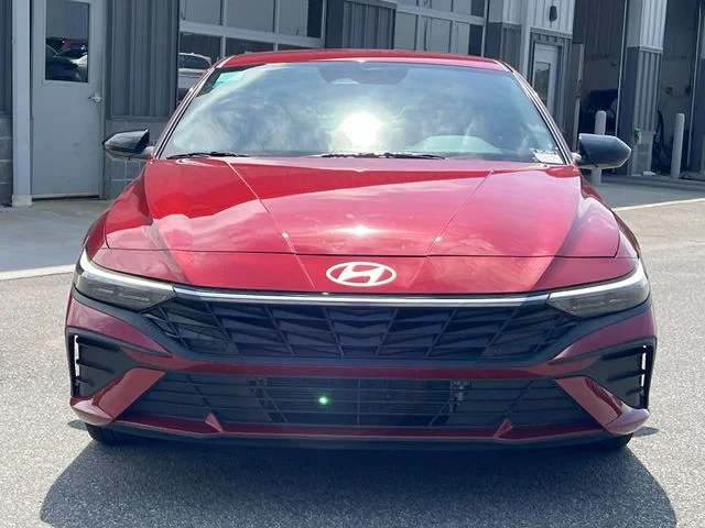 Used 2025 Red Hyundai SEL Sport image 16