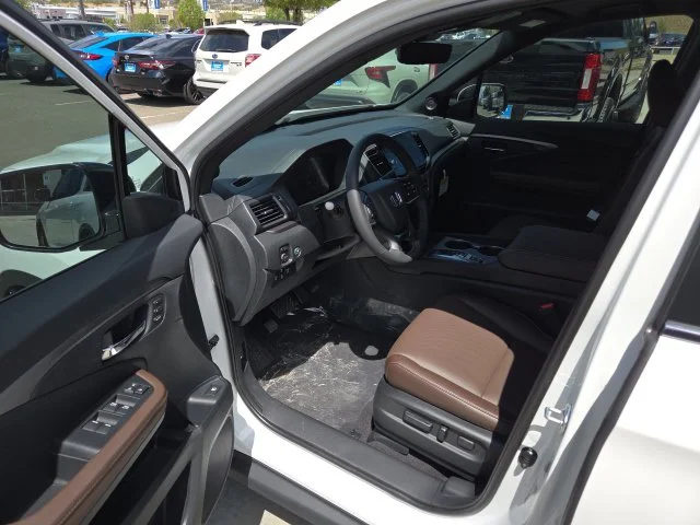 New 2026 Platinum White Pearl Honda RTL image 7