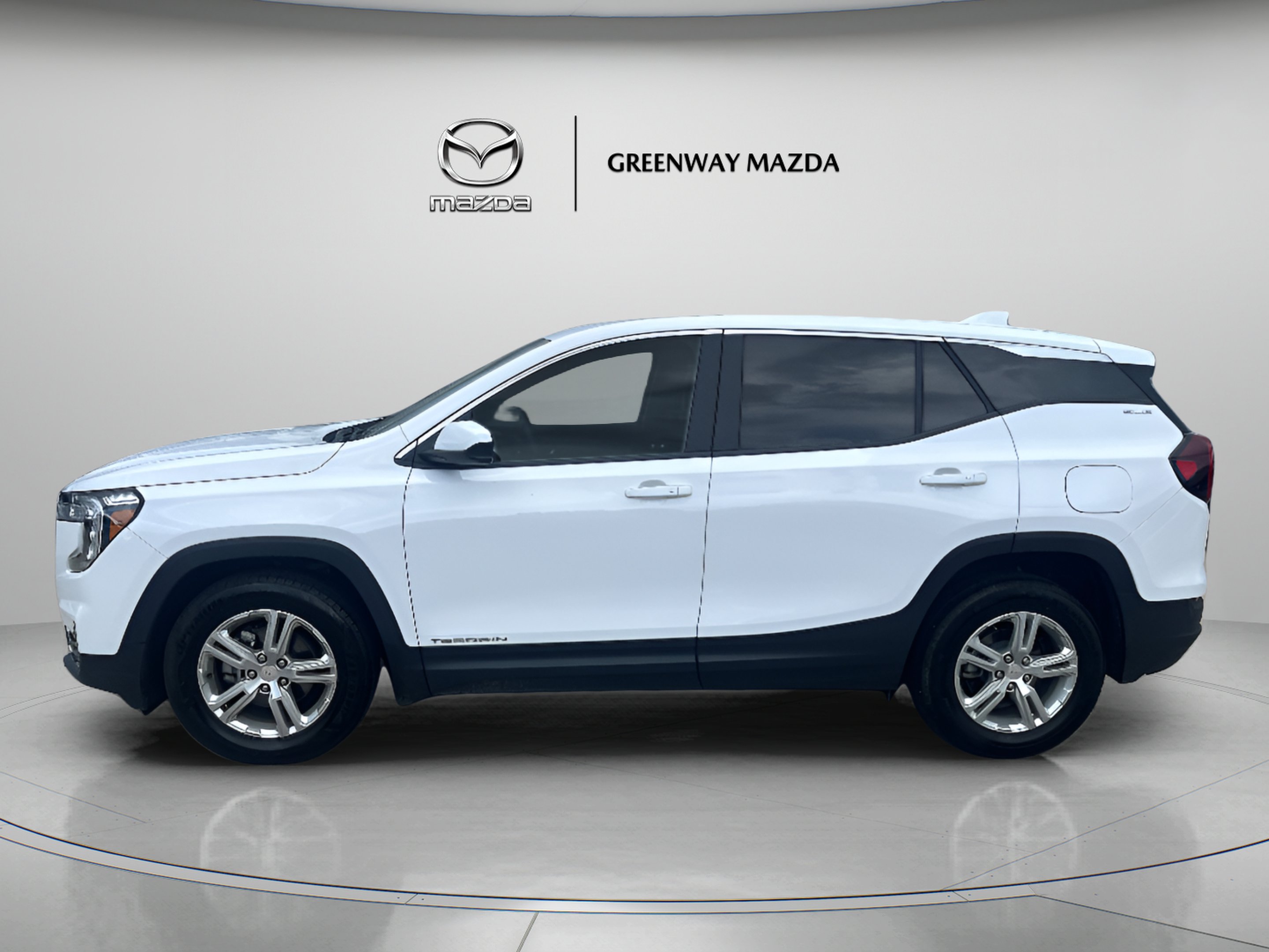 Used 2024 Summit White GMC SLE image 4