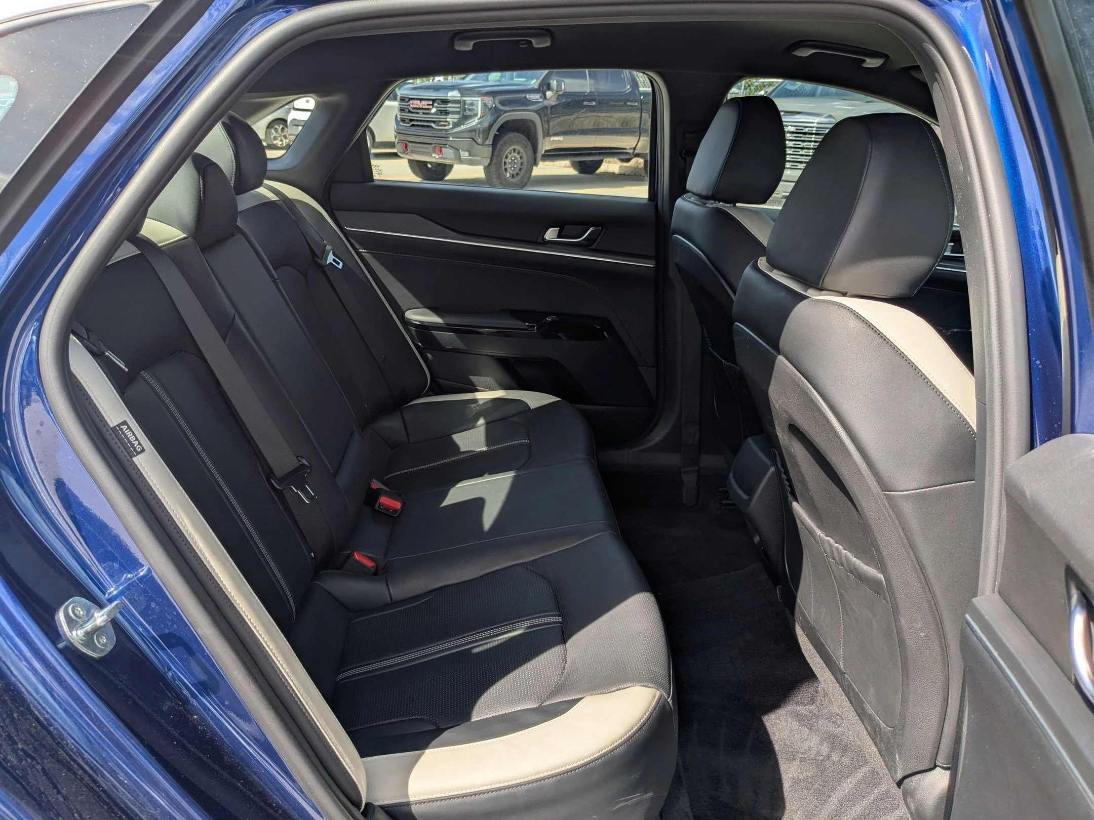 Used 2025 Yacht Blue Kia GT-Line image 27