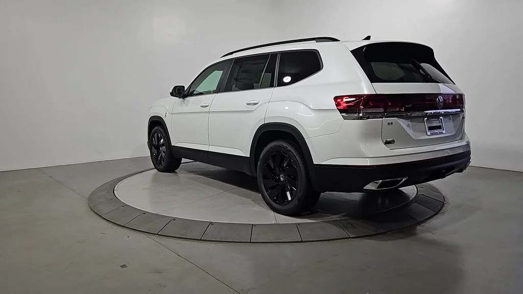 New 2026 White/off-white Volkswagen 2.0T SE w/Technology image 3