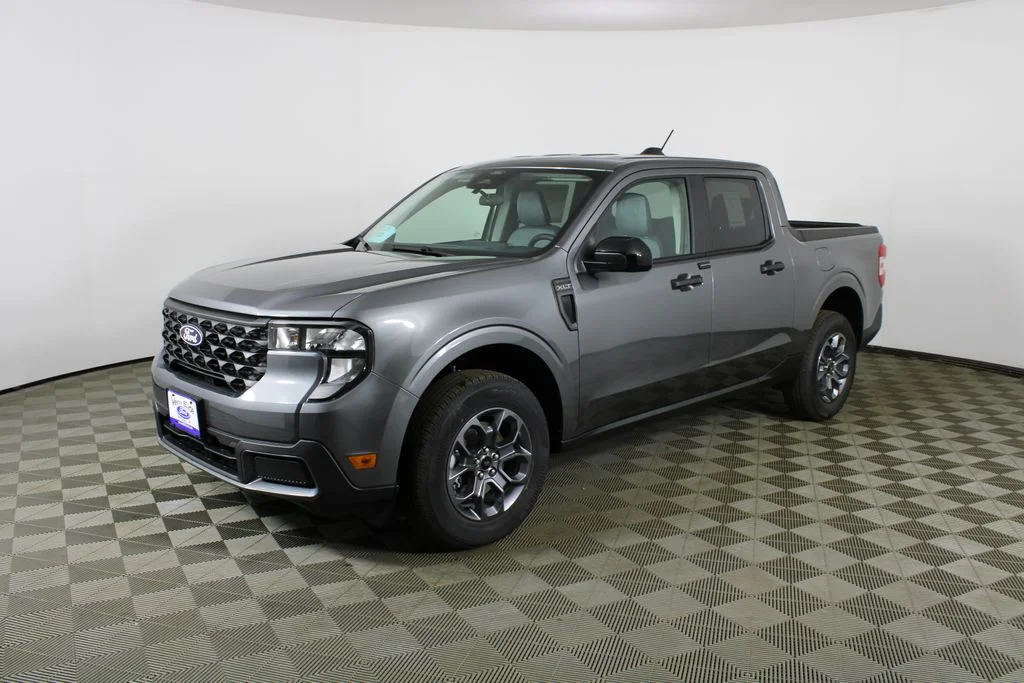 New 2026 Oxford White Ford XLT image 3