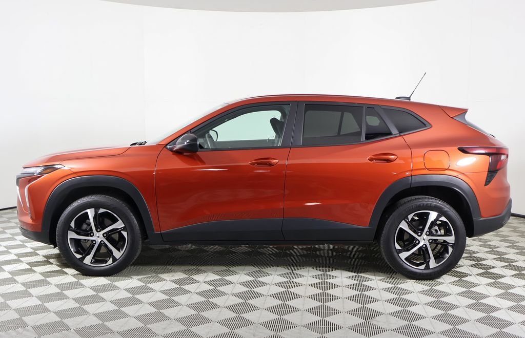 2024 Chevrolet Trax photo 2