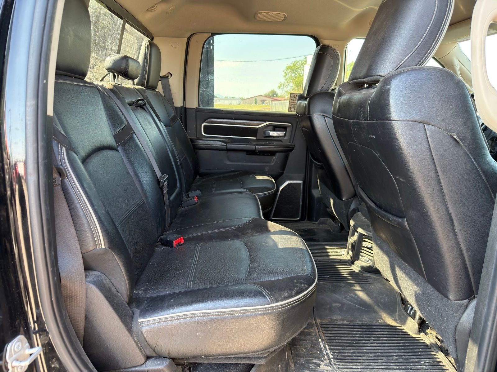 Used 2020 Diamond Black Ram Laramie image 13